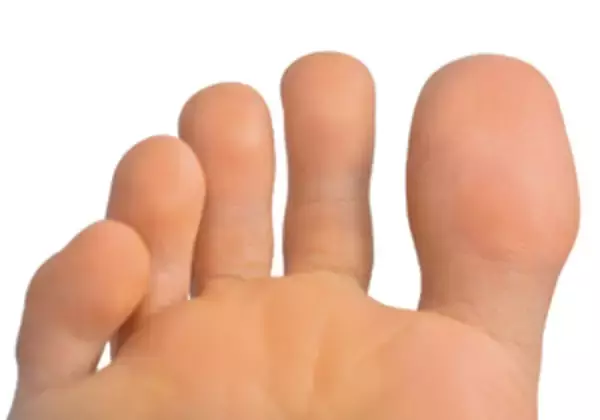 足指を曲げるだけで重度の腰痛が解消？一流のアスリートたちが奇跡の回復