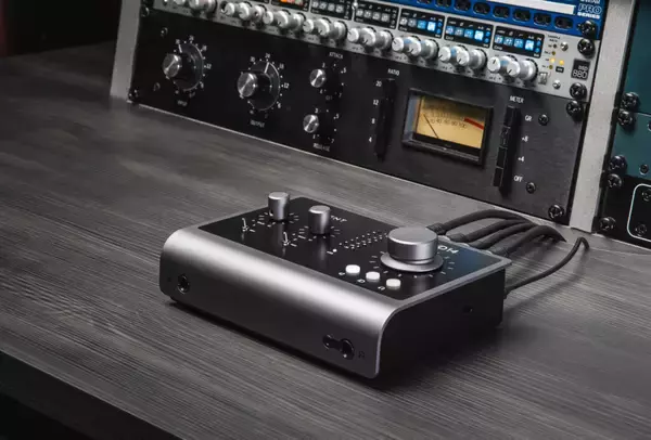 自宅スタジオにも、完全プロのクオリティを。更にパワーアップしたiD14が、装いも新たに登場！