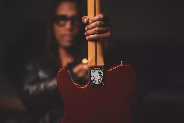 数々の受賞歴を誇るマルチプレイヤー ラファエル・サディークのシグネイチャー　ギター 『Limited Edition Raphael Saadiq Telecaster®』を発表