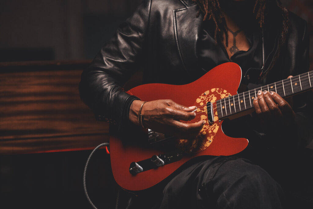 数々の受賞歴を誇るマルチプレイヤー ラファエル・サディークのシグネイチャー　ギター 『Limited Edition Raphael Saadiq Telecaster®』を発表