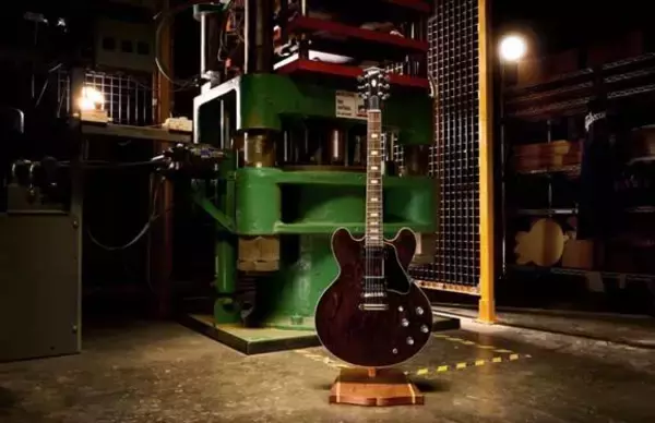 「ブルース、ロック、ジャズ、ソウル、R&Bなど、幅広いジャンルで長年愛用されてきた『ES-335 50s』と『ES-335 60s』の2モデルがリリース」の画像