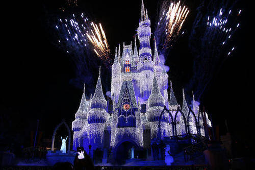 エルサの魔法で光り輝く氷の城に ひとり海外ディズニー ミッキーのベリー メリー クリスマス パーティー レポ フロリダ 前編 17年12月21日 エキサイトニュース