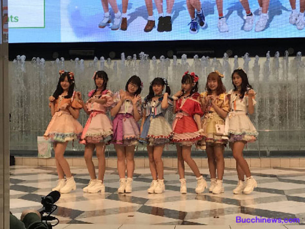 聖地 サンシャインシティ噴水広場でタイのオタさんたちが 南にこのタイからアイドル革命 15 19年3月18日 エキサイトニュース