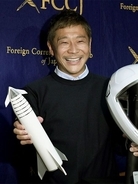 剛力彩芽との破局の裏で　前澤友作氏が秘書志望の人妻と「脅迫」トラブル