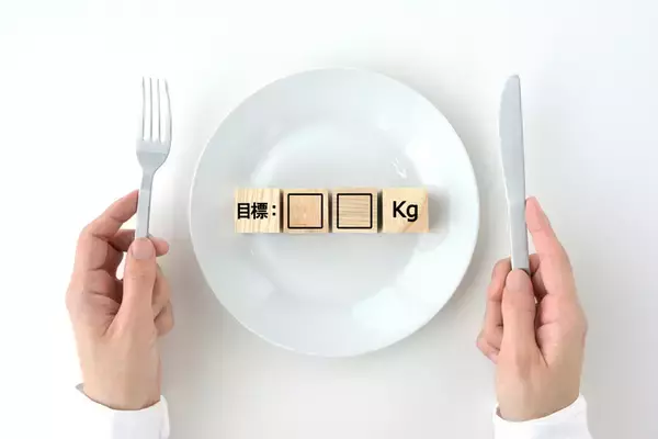 メタボ解消には、食べる量を減らす？　食べる回数を減らす？