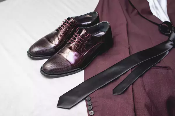 「靴紐無視」はデメリットでしかない。紳士靴との接し方、マナー以前の絶対基準とは