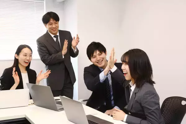 メンバーの士気を高める上手な「褒め方」