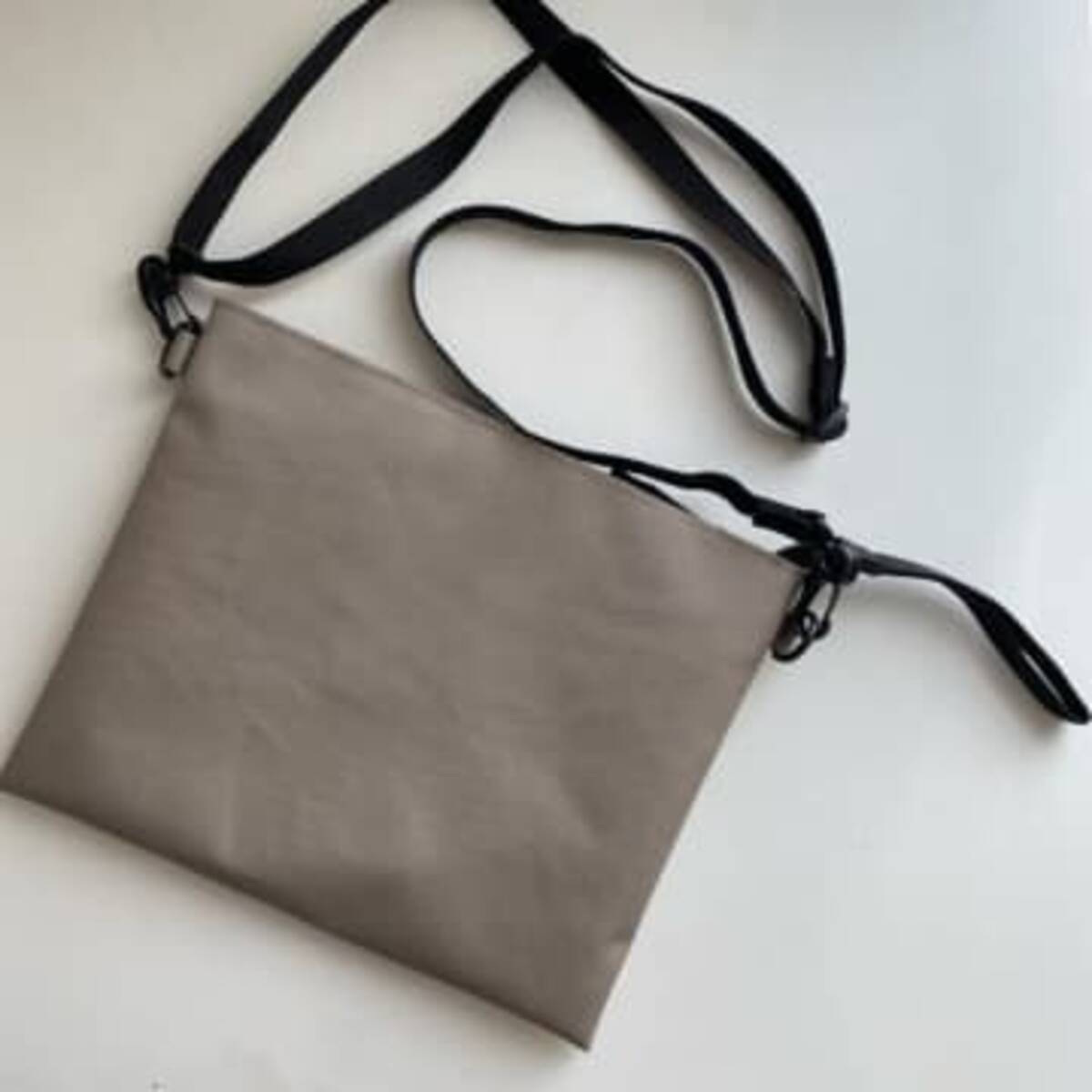 今更だけどコレめっちゃ良いな 無印良品の 990円サコッシュ 使い勝手が良すぎる 21年9月24日 エキサイトニュース