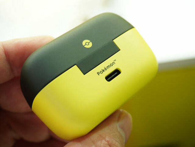 【ポケモン】Anker「ピカチュウ仕様の充電アイテム」レビュー、急速充電器やトラベルポーチ、変換プラグなど旅が楽しくなるラインナップでイーブイデザインのイヤホンも