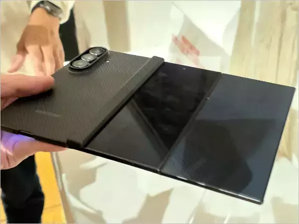 「「Galaxy Z TriFold」日本に降臨、38万円の大人気3つ折りスマホを体験できるように」の画像