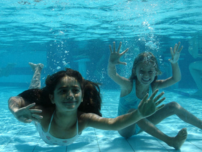 耳に水が入った時に頭を振るのは危険、10Gの加速度で脳に障害を及ぼす可能性も