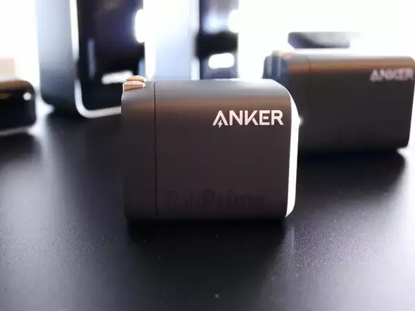 「Anker「3ポート67W急速充電器」35％オフの大幅値下げ、持ち運びも快適なGaN Prime採用の超小型モデルに」の画像