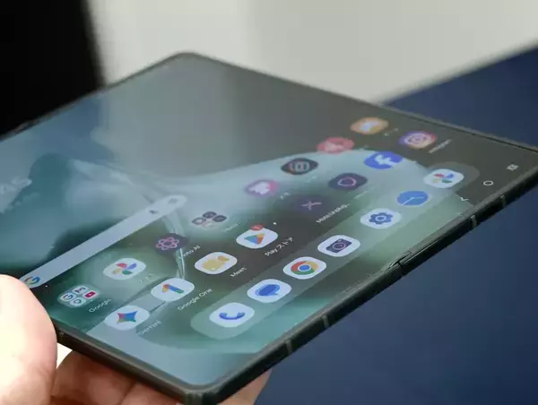 Motorola「Galaxy Z Fold8対抗スマホ」開発中、iPhone UltraやXiaomi 18 Foldと真っ向勝負へ