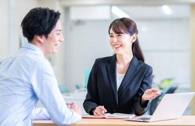 仕事を辞めたいと思ったら誰に相談すればいい？相談する相手や注意点を紹介