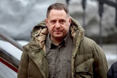 ゼレンスキー氏の最側近が辞任、汚職対策機関による自宅捜索の後