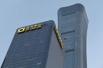 北京で最も高いビルに小型機衝突、数時間後には何事もなかったかのように　徹底した情報統制