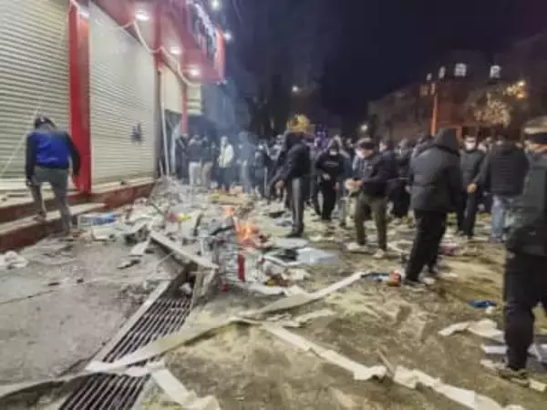 イランデモ、イスラム体制を支持してきた商店主が火付け役に　これが重要な理由