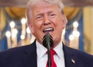 米戦闘機撃墜、イランとの交渉に「影響なし」とトランプ氏