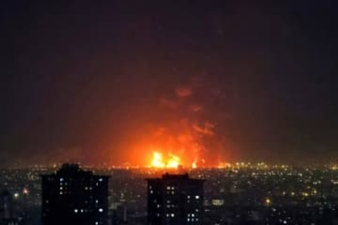 イスラエル、対イラン戦争の「次の段階」に　石油貯蔵施設への攻撃開始