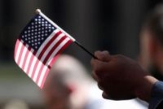 米政府、アフガンなど19カ国出身者の永住権を全て再審査　州兵銃撃受け移民摘発強化