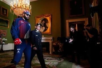 UFC格闘家、ホワイトハウスでの試合後にミシェル・オバマ氏を侮辱　団体トップが非難も政権はコメントせず