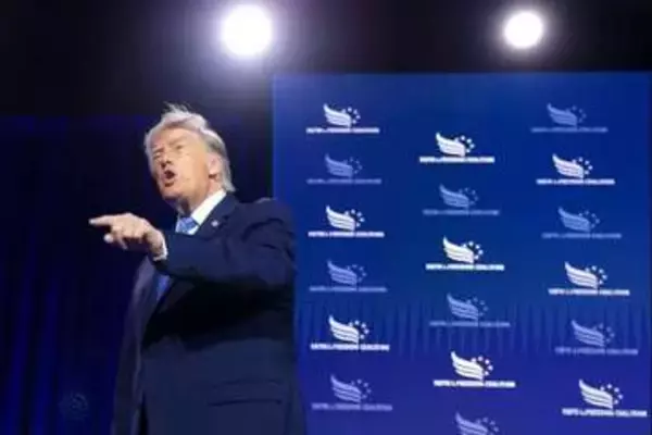 トランプ氏、中間選挙に向け民主党への攻撃強化　「神を信じない共産主義者」と非難