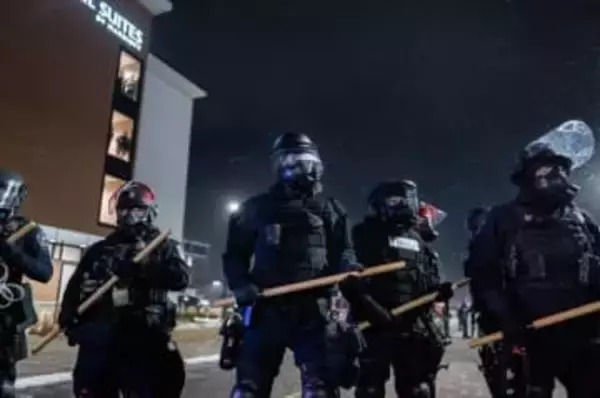 発砲の捜査官2人、休職処分に　米ミネアポリス男性射殺