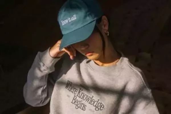 S・ジョブズ氏のタートルネックからAI大手が販売するアパレルへ――業界人ファッションの変遷が意味するもの