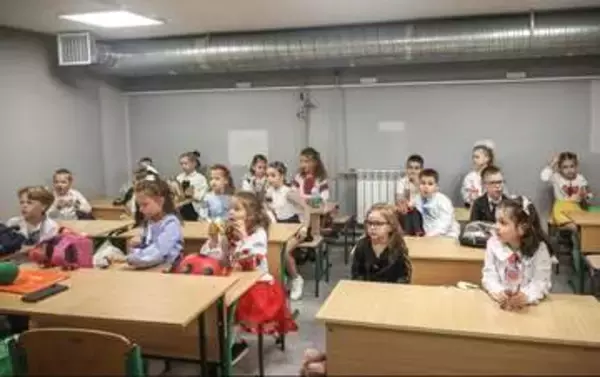 地下室で始まるウクライナの新学期、戦争とコロナしか知らない子どもたち