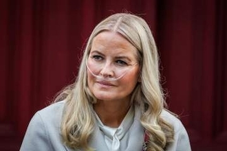 ノルウェーの皇太子妃、肺移植の待機リスト入り