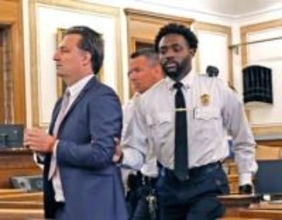 子どもが在宅中に妻を殺害しバラバラにして遺棄した男に有罪評決　米