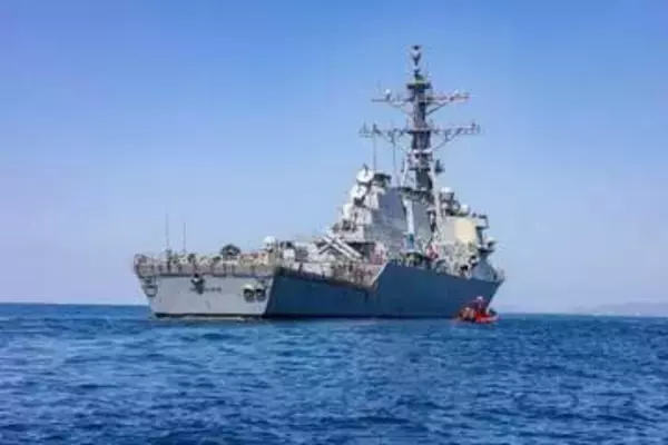 米駆逐艦ヒギンズ、数時間にわたり電源と推進力失う　国防当局者が発表