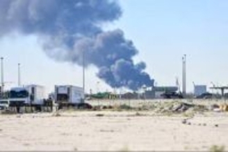 イランが湾岸諸国に新たな攻撃　クウェートの空港で火災、UAEでは死者