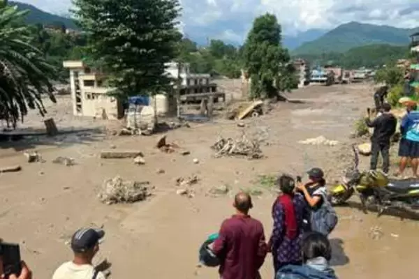 ネパール洪水、死者157人に　中国でも3人死亡　捜索・救助活動続く