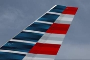 アメリカン航空機、離陸前にタイヤ2本破裂　シカゴ・オヘア空港