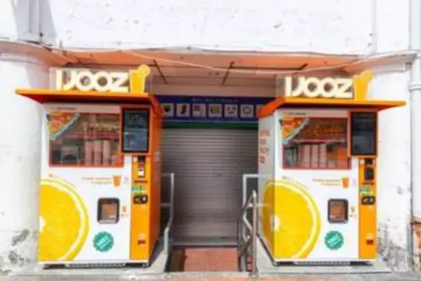 自販機のストローをなめて戻す迷惑行為、未成年がSNSに投稿　禁錮2年の実刑の可能性　シンガポール