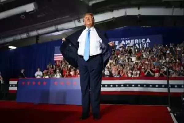 【分析】トランプ氏のらしくない「安物」スーツ、ちぐはぐな装いに浮上する疑問