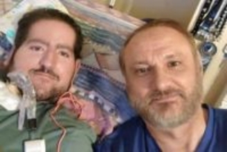 難病抱える息子の唯一の介護者だった父親、米移民当局に拘束　最期の面会の機会さえ与えられず