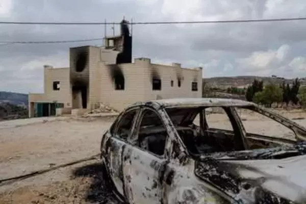 やっと帰宅できた住民をイスラエル人入植者100人が再び襲撃、放火　首相は「一握りの暴徒」と一蹴