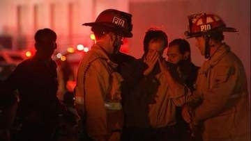 米ロサンゼルス郊外でヘリコプター墜落、3人死亡