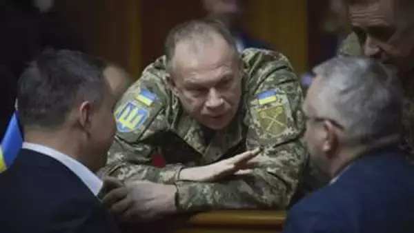 ゼレンスキー氏、ウクライナ軍の総司令官を解任　国防相更迭で抗議デモ、軍内部の対立露呈