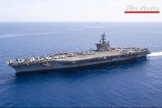 米空母「アイゼンハワー」への着艦中に事故、飛行士2人が緊急脱出　空母上の4人負傷