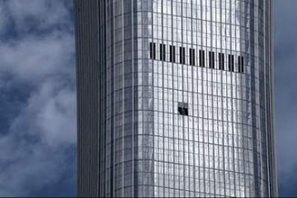 北京最高層ビルに突入の小型機、パイロットは66歳男性　当局は「自殺願望」あったと発表