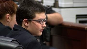 米学校銃撃で13人殺傷、16歳被告に仮釈放なし終身刑　浮かび上がった過酷な家庭環境