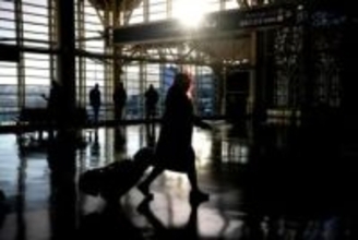 入国者に過去5年のSNS履歴提出を義務付け、日本も対象　米当局が提案