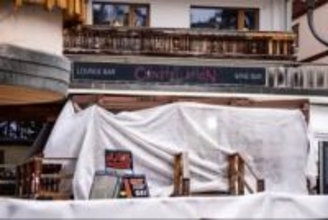 スイスのスキーリゾート火災、現場のバーでは5年間点検が行われず