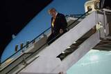 「トランプ氏、イランの脅威受けトルコから小型機で出国　機内食搬入車でひそかに大統領専用機から移動」の画像1