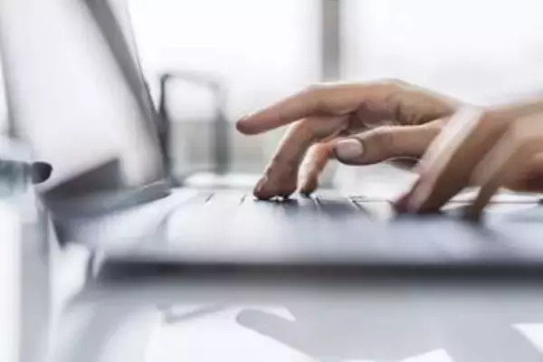 「AIによる所得格差、自衛したければ投資を　ブラックロックCEOが提言」の画像