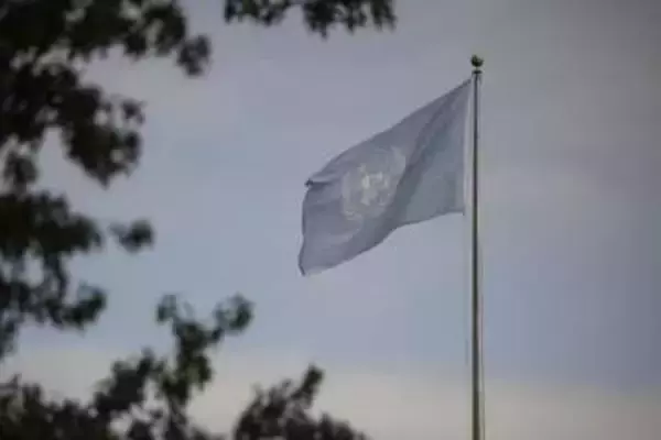 チベットの旗を手にした男性、焼身自殺図り死亡　米NYの国連本部前