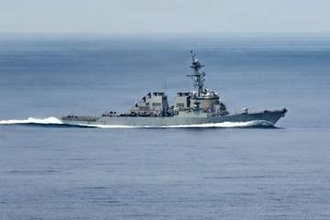 米駆逐艦ベンフォールド、南シナ海で4日間電力失う